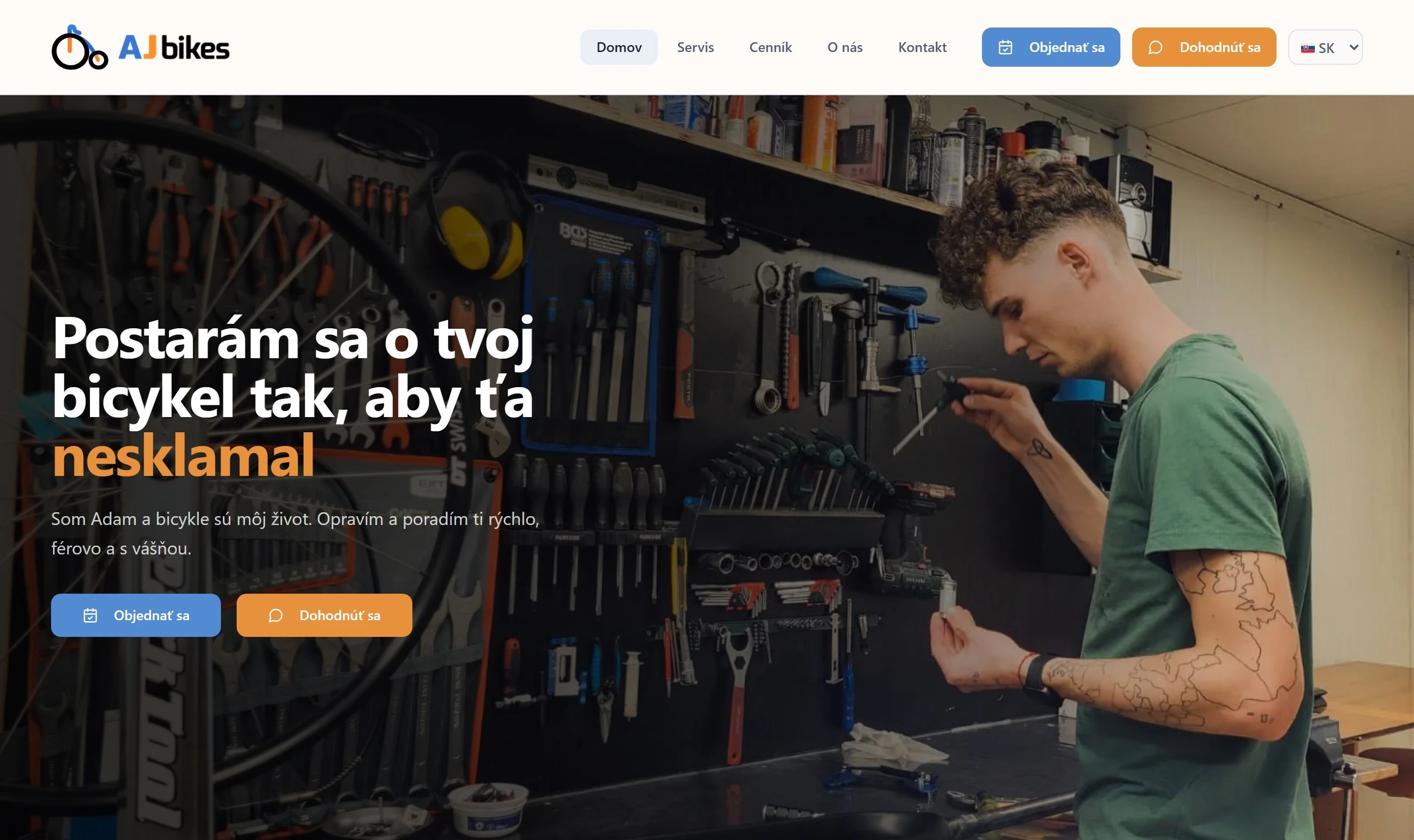 Úvodná stránka cykloservisu s cenníkom úkonov a tlačidlom na online rezerváciu